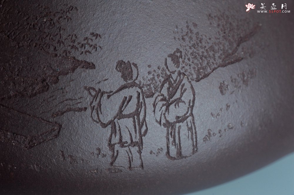 紫砂壶图片：实力派助工周斌 优质底槽青全手工精工 子冶石瓢壶 张听钢精刻山水 青山似欲留人住  香茗何妨为客尝 - 美壶网