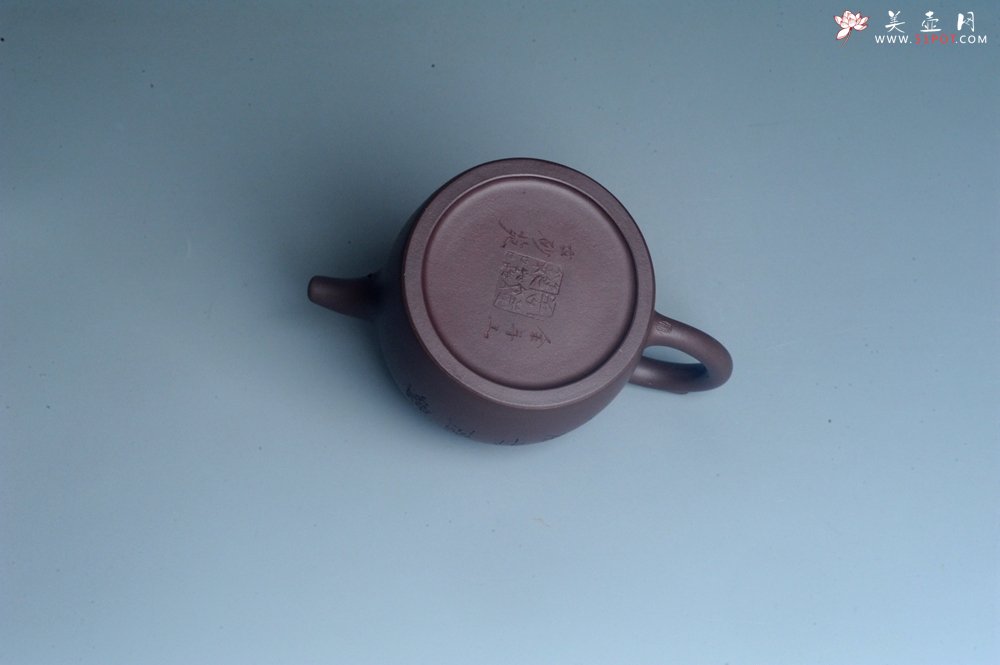 紫砂壶图片：实力派工艺师文砂苑堂主周斌 优质底槽青全手工精工秦权壶 鹰击长空 志在千里 - 美壶网