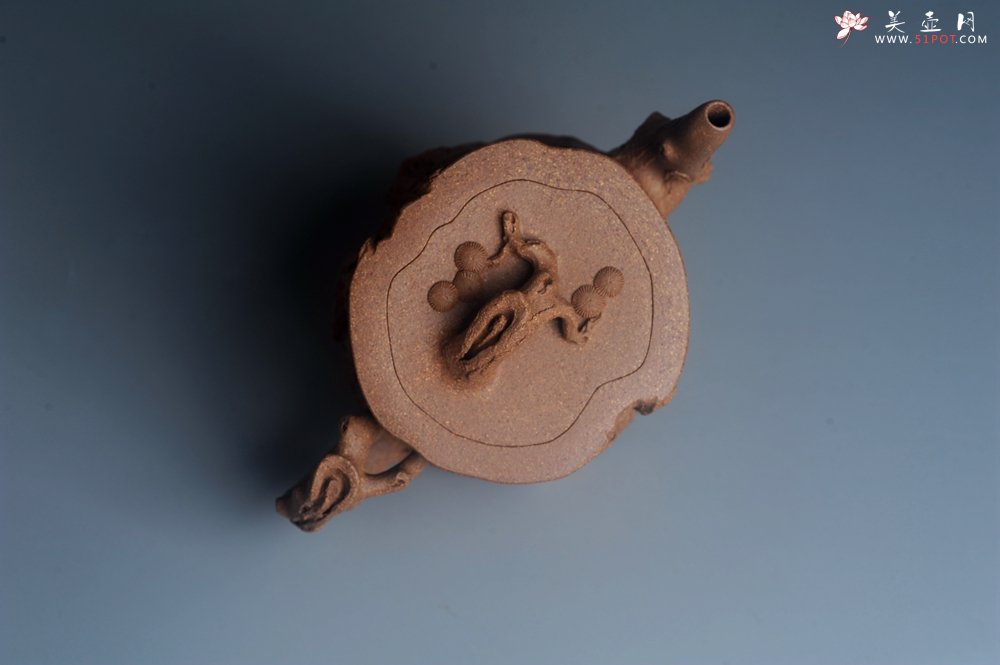 紫砂壶图片：潜力股唐老师 全手工精致老段松桩壶 肌理丰富生动 期待与您结缘 - 美壶网