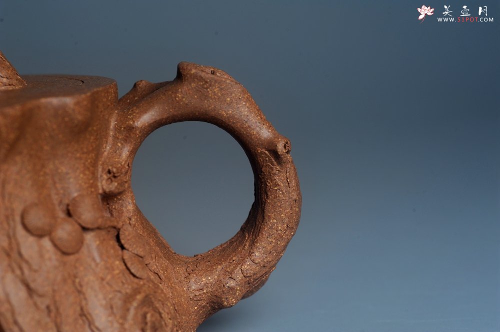 紫砂壶图片：潜力股唐老师 全手工精致老段松桩壶 肌理丰富生动 期待与您结缘 - 美壶网