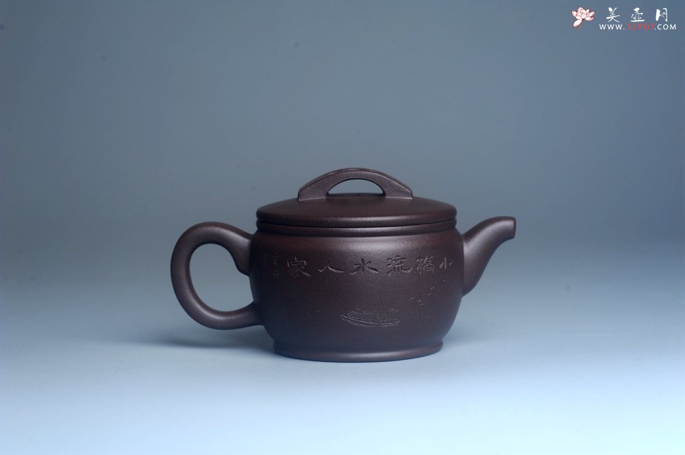 紫砂壶图片：美壶特惠 潜力股周学学老师 精工典范 精致老紫泥汉瓦壶 装饰镂空山水 特文气 - 美壶网