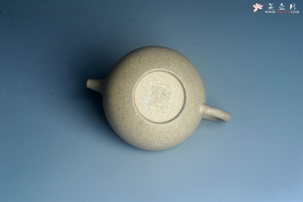 紫砂壶图片：实力派工艺师周斌 极品芝麻段泥 全手工茄瓜壶 装饰墨梅特文气 - 美壶网