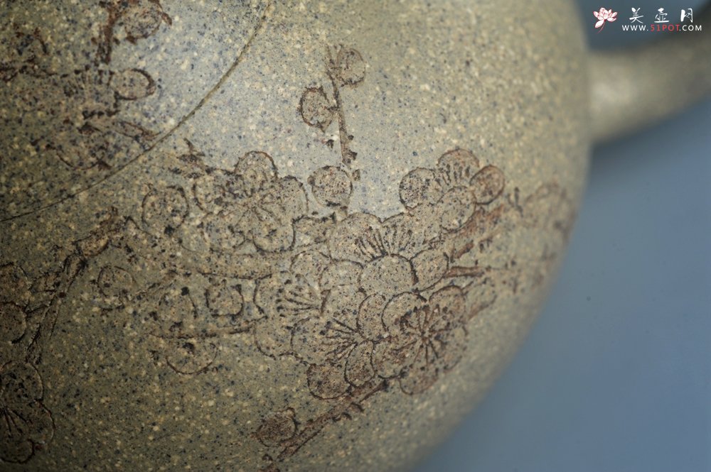 紫砂壶图片：实力派工艺师周斌 极品芝麻段泥 全手工茄瓜壶 装饰墨梅特文气 - 美壶网