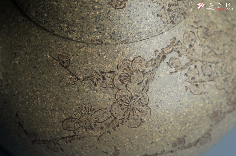 紫砂壶图片：实力派工艺师周斌 极品芝麻段泥 全手工茄瓜壶 装饰墨梅特文气 - 美壶网