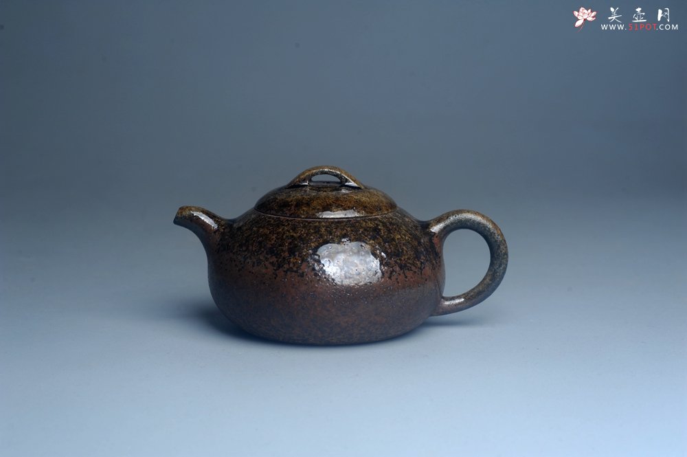 紫砂壶图片：美壶特惠 精致柴烧芝麻段泥半月壶 柴烧之佳品 - 美壶网