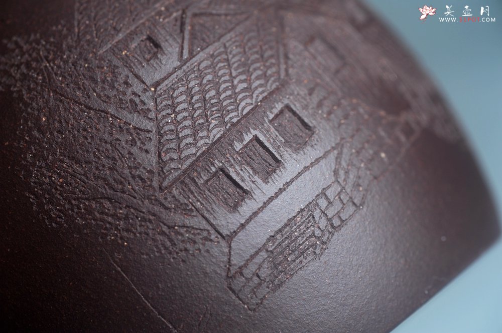 紫砂壶图片：美壶特惠 超精致老紫泥秦权壶 立体雕刻山水 特文气 - 美壶网