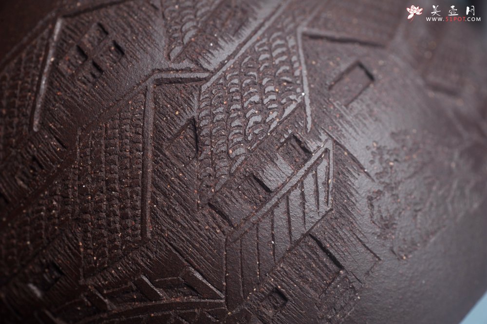 紫砂壶图片：美壶特惠 超精致老紫泥秦权壶 立体雕刻山水 特文气 - 美壶网