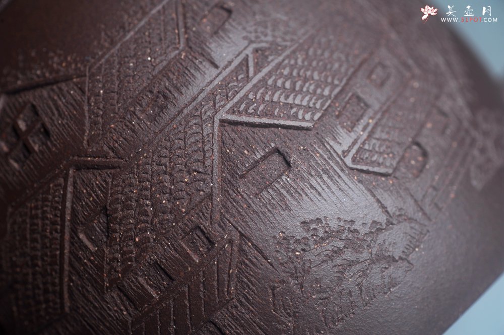 紫砂壶图片：美壶特惠 超精致老紫泥秦权壶 立体雕刻山水 特文气 - 美壶网