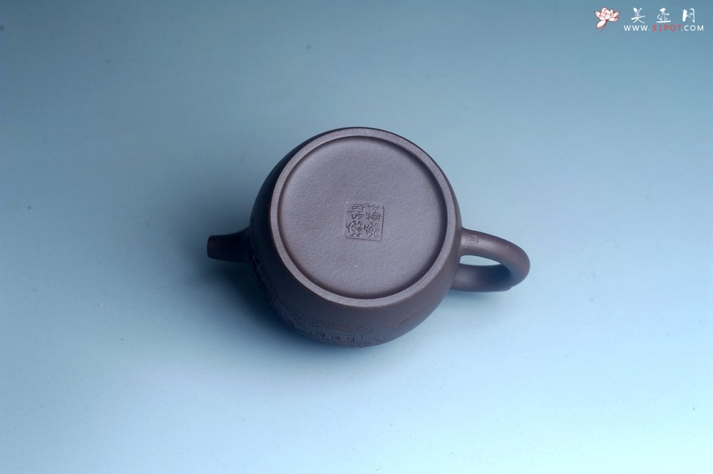 紫砂壶图片：美壶特惠 超精致老紫泥秦权壶 立体雕刻山水 特文气 - 美壶网