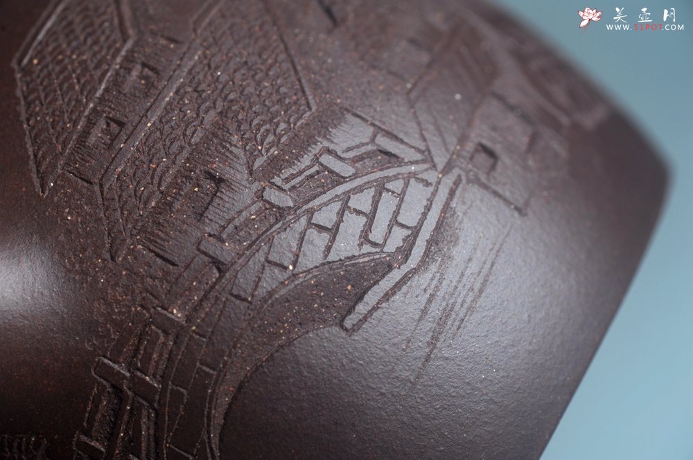 紫砂壶图片：美壶特惠 超精致老紫泥秦权壶 立体雕刻山水 特文气 - 美壶网