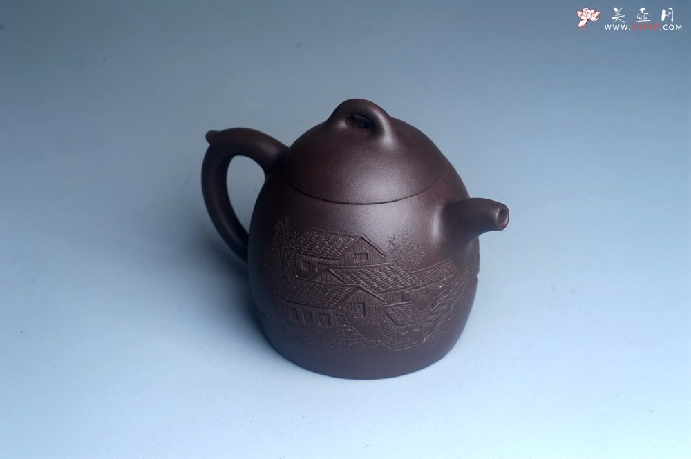 紫砂壶图片：美壶特惠 超精致老紫泥秦权壶 立体雕刻山水 特文气 - 美壶网