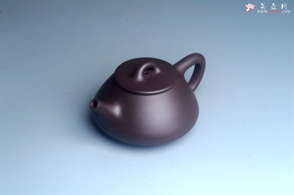 紫砂壶图片：油润底曹青 全手工石瓢壶 特文气 - 美壶网