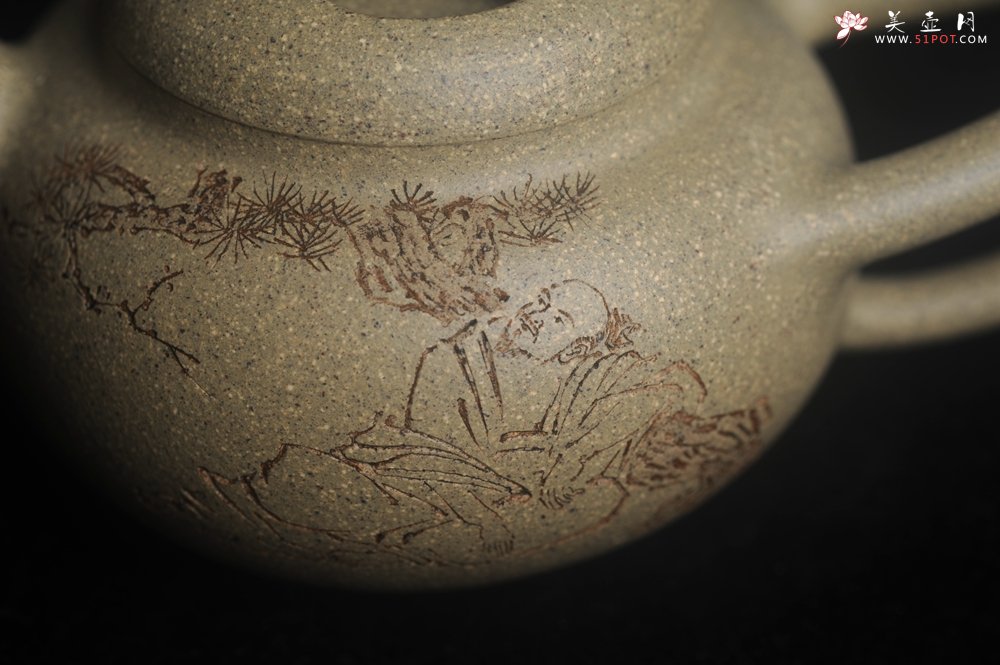 紫砂壶图片：实力派工艺师周斌 极品芝麻段泥 原创全手工牛韵壶 松涛烹雪醒诗梦 竹院浮烟荡俗尘 - 美壶网