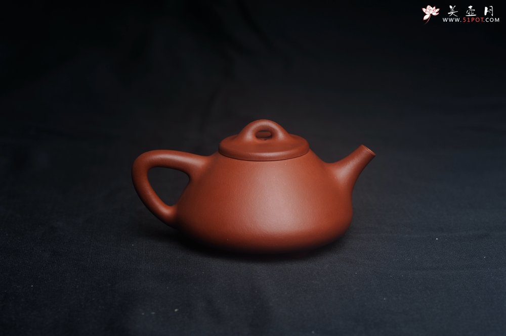 紫砂壶图片：潜力股周小培老师 老师家藏黄龙山一号井小红泥 全手工小子冶石瓢茶壶 特文气 - 美壶网