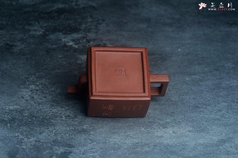 紫砂壶图片：全手工优质紫红泥精致亚明四方壶 装饰枯枝鸟图 特文气 - 美壶网