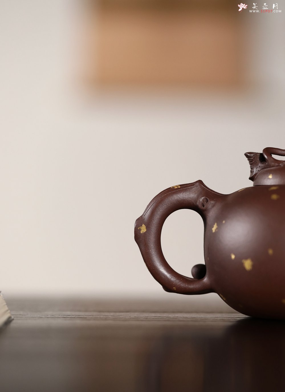 紫砂壶图片：潜力股周学学全手工洒金工艺特好文革紫泥精制寿桃壶 特费工 - 美壶网