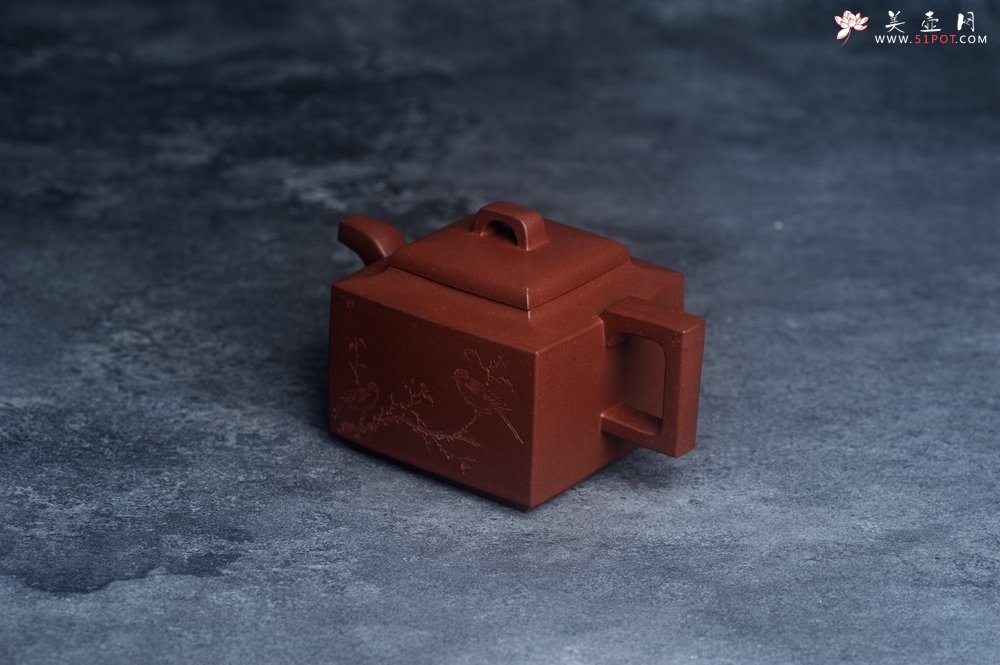 紫砂壶图片：全手工优质紫红泥精致亚明四方壶 装饰枯枝鸟图 特文气 - 美壶网