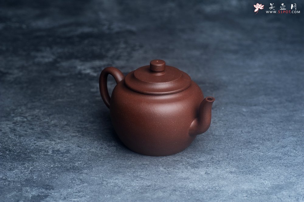 紫砂壶图片：美壶特惠 精致黑星红拼紫泥（家藏限量）平盖莲子壶 球孔出水爽利 茶人醉爱 - 美壶网