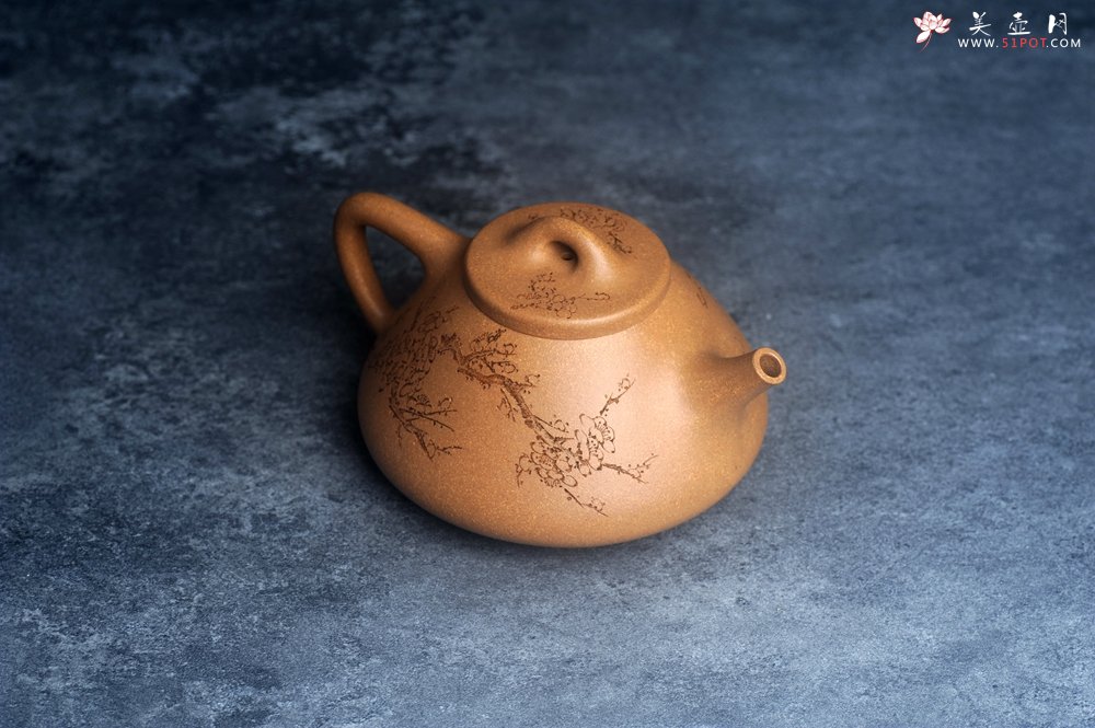 紫砂壶图片：美壶特惠 特好老黄段泥精致子冶石瓢壶 通景装饰梅花 特文气 - 美壶网