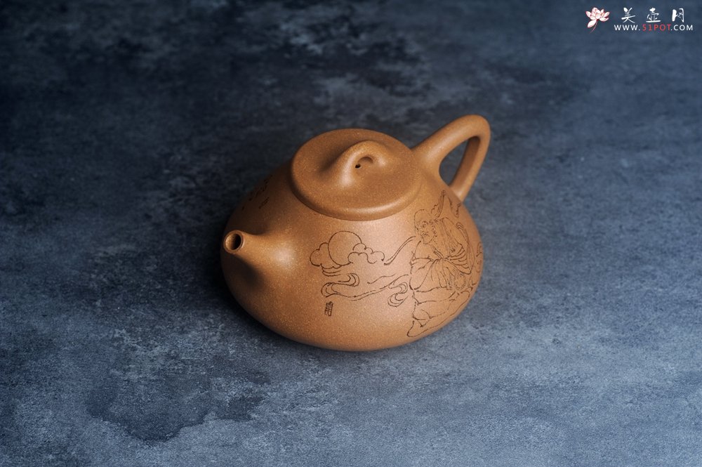 紫砂壶图片：美壶特惠 特好老黄段泥精致子冶石瓢壶 咫尺天涯共月明 - 美壶网
