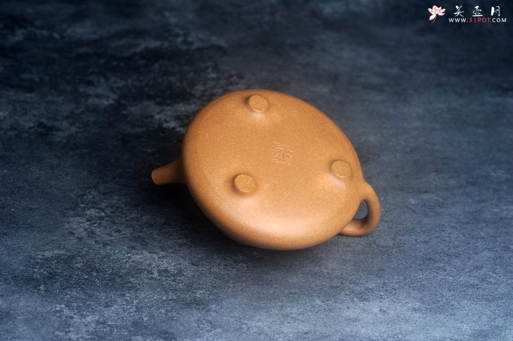 紫砂壶图片：美壶特惠 特好老黄段泥精致子冶石瓢壶 通景装饰梅花 特文气 - 美壶网