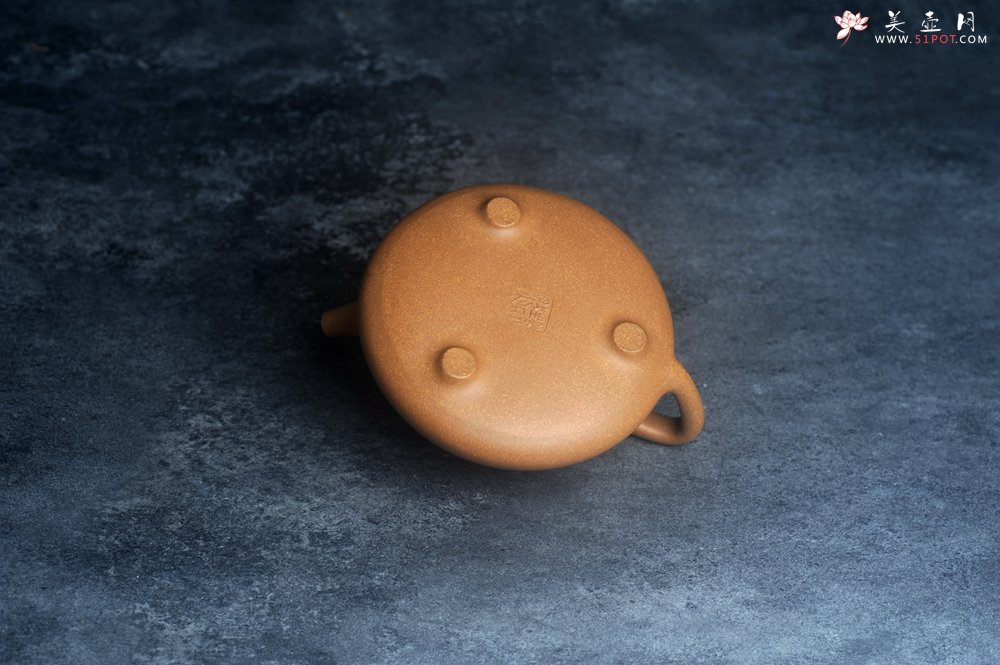 紫砂壶图片：美壶特惠 特好老黄段泥精致子冶石瓢壶 咫尺天涯共月明 - 美壶网