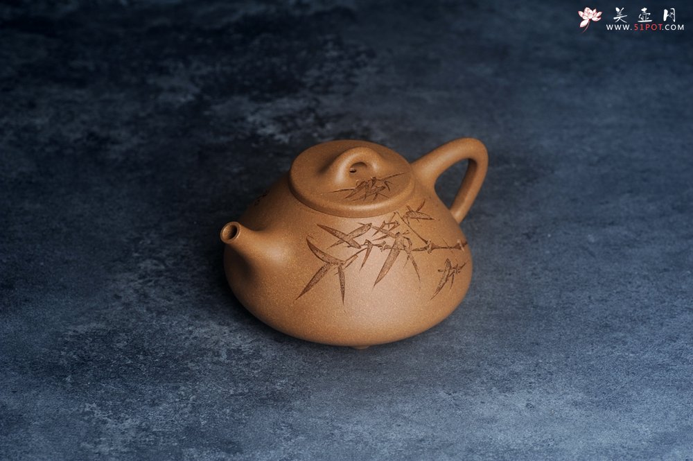 紫砂壶图片：美壶特惠 特好老黄段泥精致子冶石瓢壶 君子唯爱竹 特文气 - 美壶网