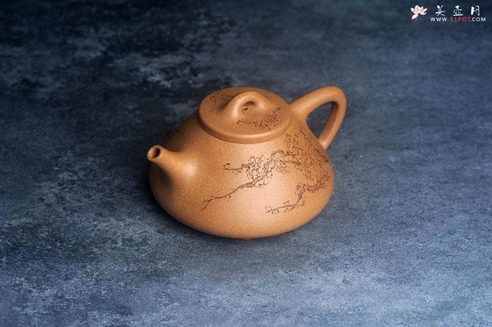 紫砂壶图片：美壶特惠 特好老黄段泥精致子冶石瓢壶 通景装饰梅花 特文气 - 美壶网