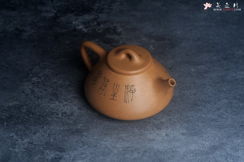 紫砂壶图片：美壶特惠 特好老黄段泥精致子冶石瓢壶 浮生若梦 - 美壶网