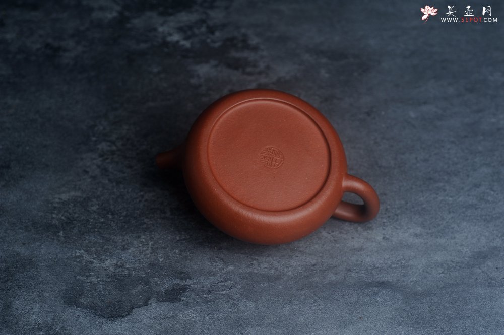 紫砂壶图片：王老师新品 庆十一特惠 全手工红降坡合瓢壶 特文气 - 美壶网