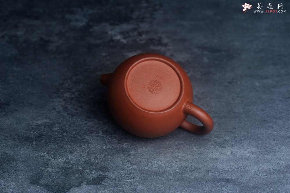 紫砂壶图片：美壶特惠 全手工优质红降坡泥西施壶 助工杨志超装饰兰花特文气 - 美壶网