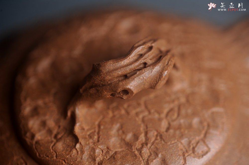 紫砂壶图片：潜力股董静老师精品全手金猴献寿供春壶 - 美壶网