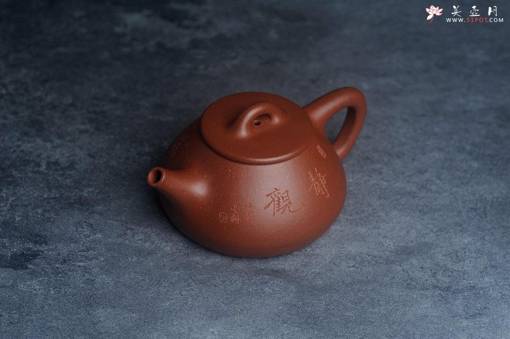 紫砂壶图片：美壶特惠 王老师全手工红降坡合瓢壶230cc 国助工 易轩 杨志超老师刻绘 装饰喜上眉梢特文气 - 美壶网