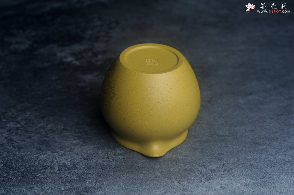 紫砂壶图片：美美公道杯特惠 优质黄金段泥公道杯 装饰美女特养眼 - 美壶网