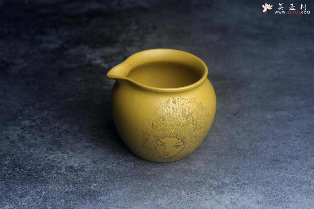 紫砂壶图片：美美公道杯特惠 优质黄金段泥公道杯 装饰美女特养眼 - 美壶网