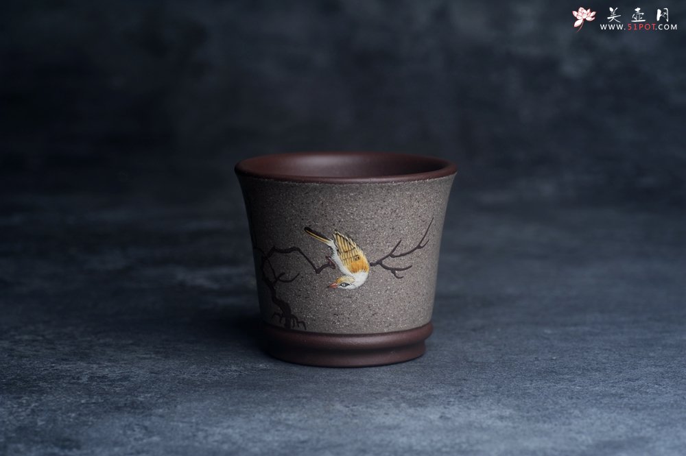 紫砂壶图片：美美杯特惠 精致花鸟紫泥粉青灰段泥主人杯 特文气 - 美壶网