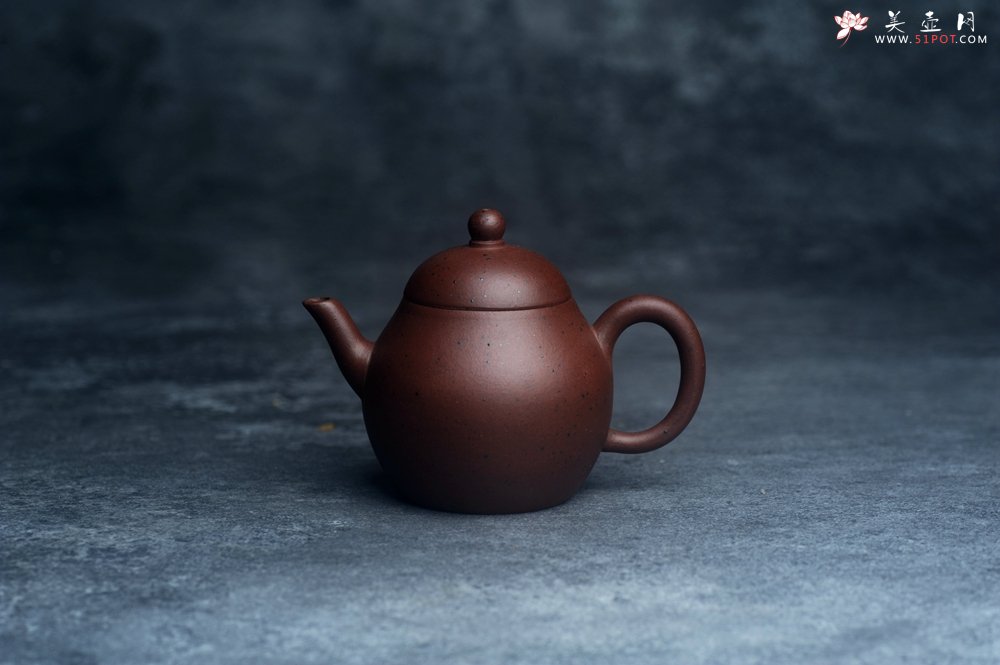 紫砂壶图片：美壶特惠 90年代铁砂老紫泥传统老工艺摹古打造 油性十足 铁质丰富 手工摹古梨形壶 独孔 已加过滤网 - 美壶网