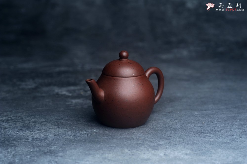 紫砂壶图片：美壶特惠 90年代铁砂老紫泥传统老工艺摹古打造 油性十足 铁质丰富 手工摹古梨形壶 独孔 已加过滤网 - 美壶网