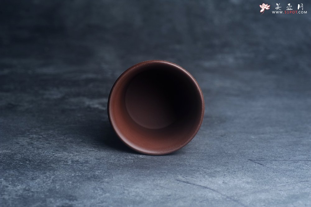 紫砂壶图片：美美杯特惠 精致花鸟紫泥粉黄金段泥主人杯 特文气 - 美壶网