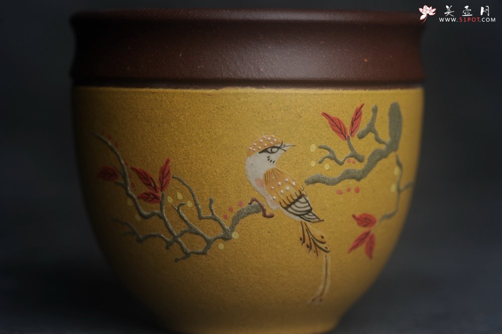 紫砂壶图片：美美杯特惠 精致花鸟紫砂杯 紫泥粉黄金段泥主人杯 茶杯 特文气 - 美壶网