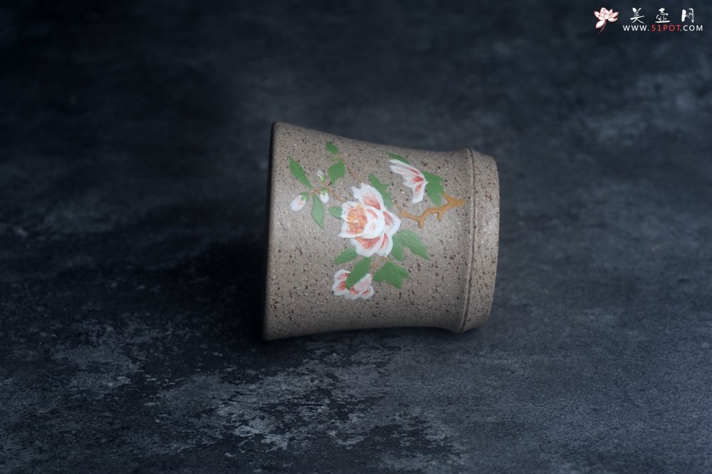 紫砂壶图片：美美杯特惠 精致雪花段泥白玉兰主人杯 - 美壶网