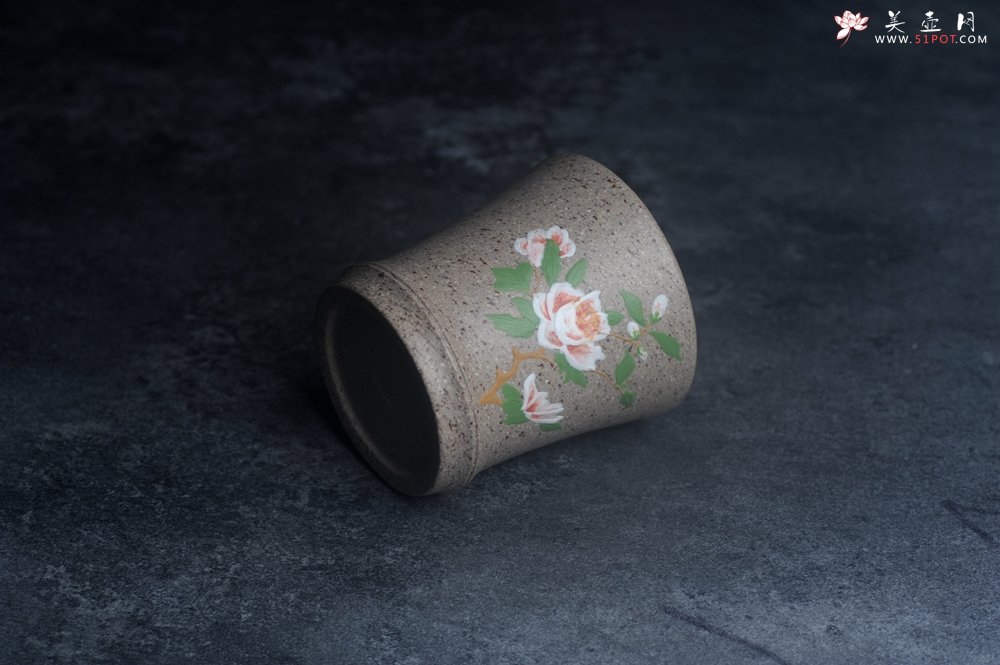 紫砂壶图片：美美杯特惠 精致雪花段泥白玉兰主人杯 - 美壶网