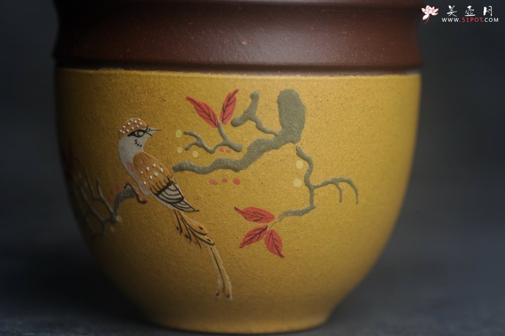 紫砂壶图片：美美杯特惠 精致花鸟紫砂杯 紫泥粉黄金段泥主人杯 茶杯 特文气 - 美壶网