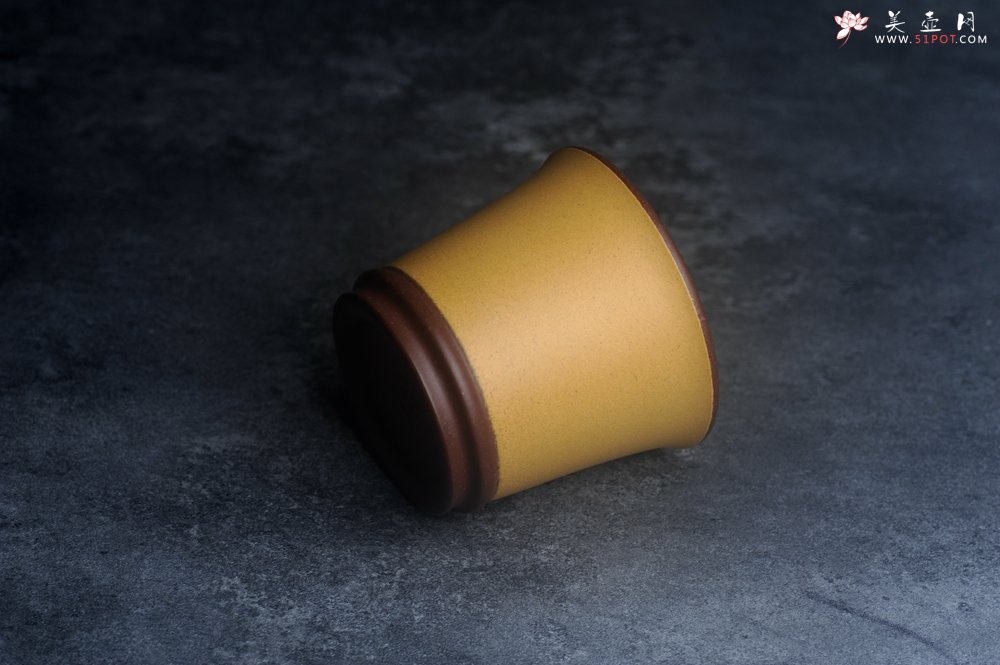 紫砂壶图片：美美杯特惠 精致花鸟紫砂杯 紫泥粉黄金段泥主人杯 茶杯 特文气 - 美壶网