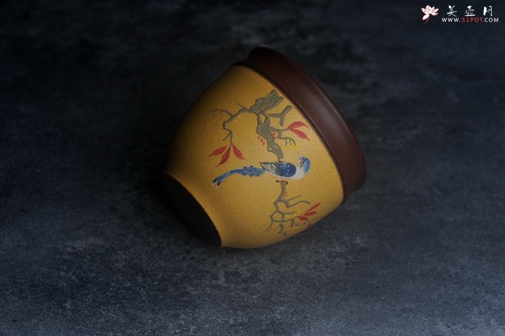 紫砂壶图片：美美杯特惠 精致花鸟紫砂杯 紫泥粉黄金段泥主人杯 茶杯 特文气 - 美壶网