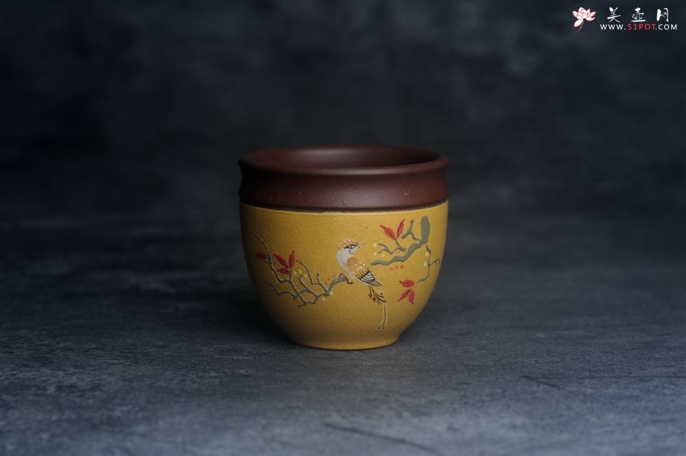 紫砂壶图片：美美杯特惠 精致花鸟紫砂杯 紫泥粉黄金段泥主人杯 茶杯 特文气 - 美壶网