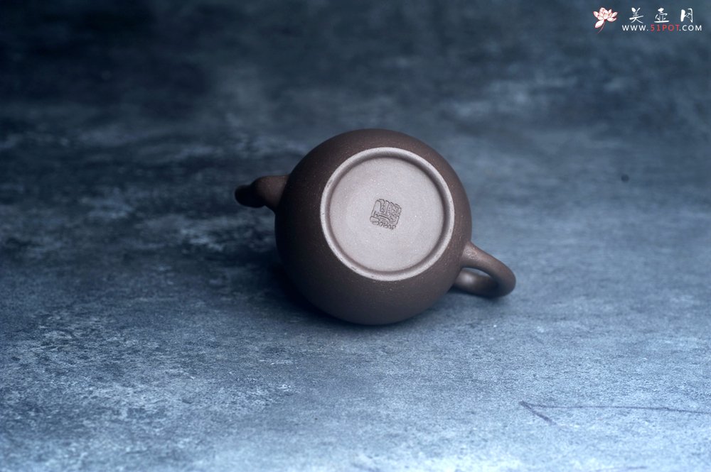 紫砂壶图片：美壶特惠 精致特好青灰泥宫灯壶 - 美壶网