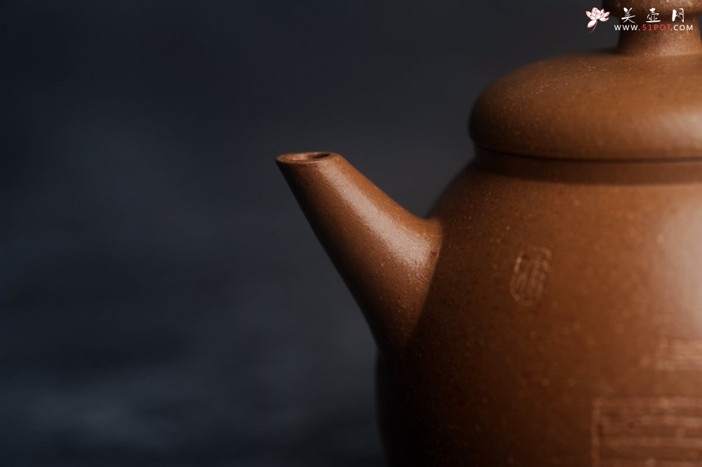 紫砂壶图片：美壶特惠 精致特好黄降坡泥高宫灯壶 装饰特文气 - 美壶网