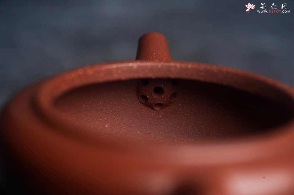 紫砂壶图片：美壶特惠 特好降坡泥玉扁壶 茶人醉爱 - 美壶网