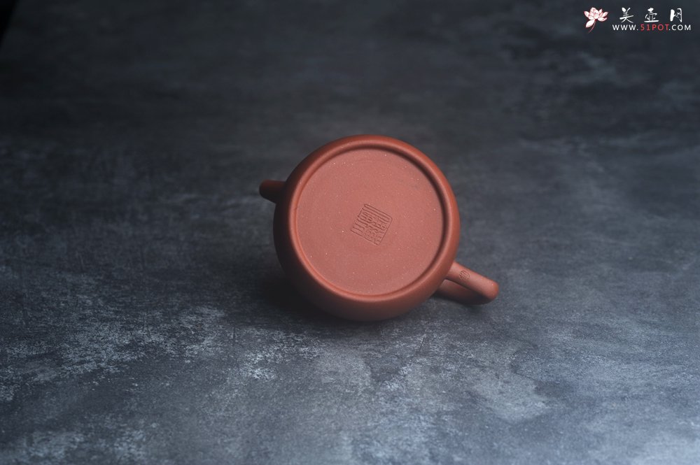 紫砂壶图片：美壶特惠 标矿级红泥小半月紫砂壶 茶人醉爱 - 美壶网